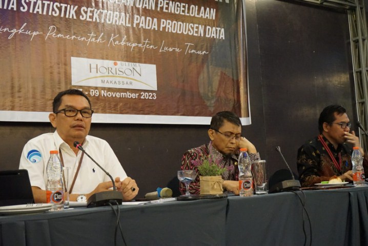 PELATIHAN -- Diskominfo-SP Lutim menggelar coaching dan pelatihan pengumpulan dan pengelolaan metadata statistik sektoral oleh pengelola data statistik setiap OPD lingkup Pemkab Lutim di Hotel Horison baru-baru ini. 