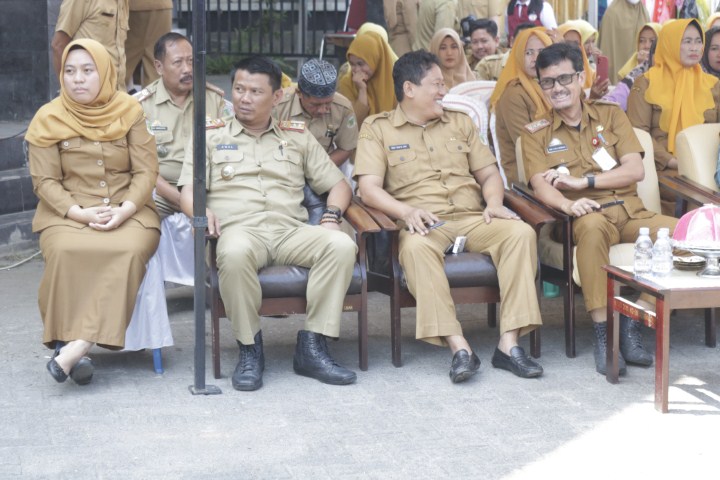 EXPO -- Dinas Perpustakaan dan Kearsipan Kabupaten Pinrang menggelar expo perpustakaan di halaman Kantor Dinas Perpustakaan dan Kearsipan Kabupaten Pinrang, Selasa (14/11). 