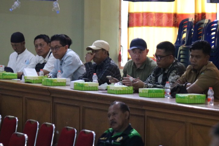 PLENO -- Dinas Sumber Daya Air dan Bina Konstruksi Pemkab Pinrang menggelar sidang pleno Komisi Irigasi di Ruang Pola Kantor Bupati Pinrang, Selasa (14/11).