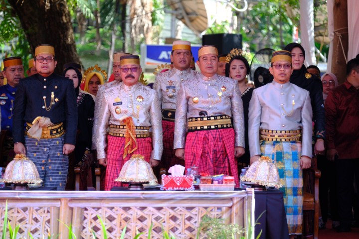 IST PUNCAK HJG  -- Pj Gubernur Sulsel, Bahtiar Baharuddin bersama Wakil Bupati Gowa, Abd Rauf Malaganni, anggota DPR RI, Amir Uskara dan Wakil Ketua DPRD Sulsel, Darmawangsyah Muin, di sela puncak acara HJG ke-703.