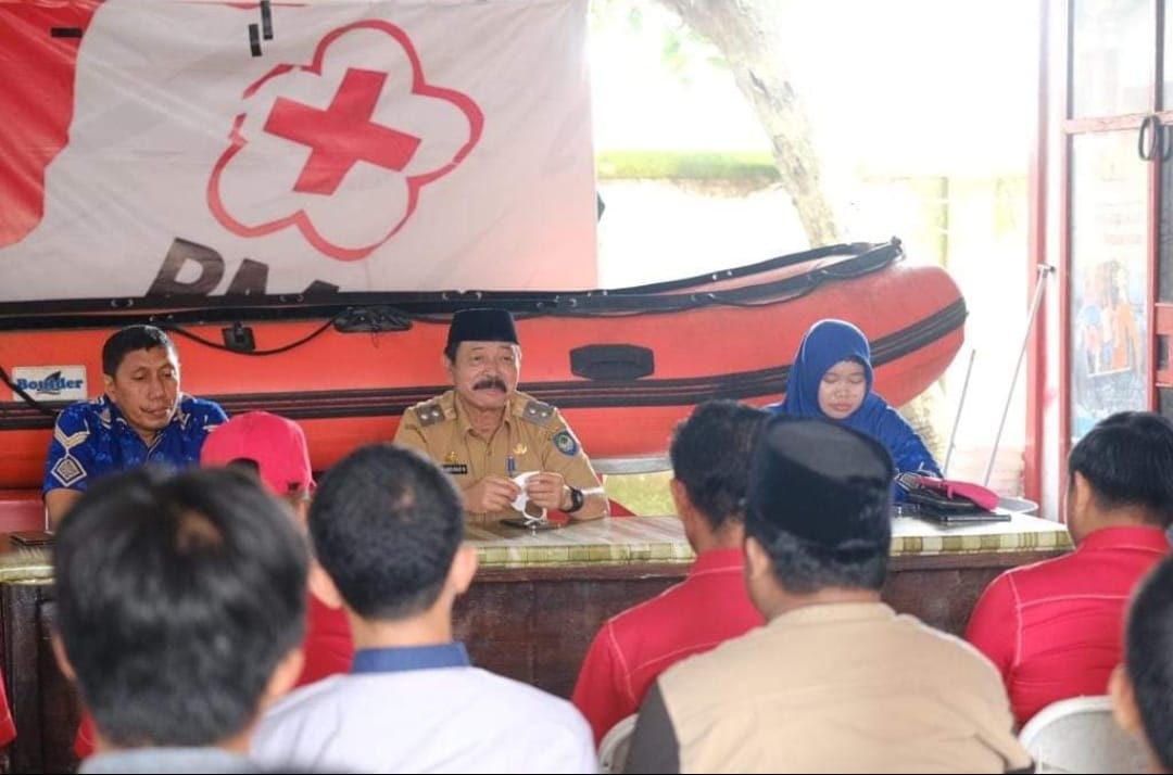 IST RELAWAN -- Ketua PMI Gowa Abd Rauf Malaganni merutinkan rapat koordinasi seluruh relawan baik KSR, TSR maupun relawan Sibat di seluruh desa kelurahan di Gowa. 