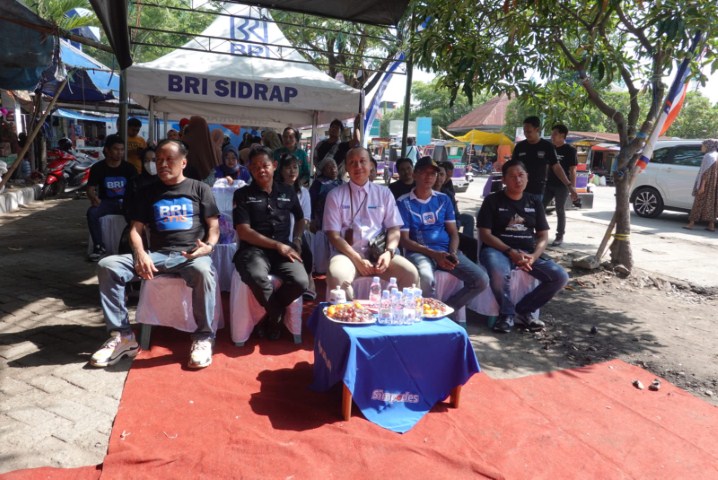 BRI PASAR IDOL -- Bank Rakyat Indonesia (BRI), Cabang Sidrap khususnya BRI Branch Office Sidrap menggelar BRI Pasar Idol dalam rangkaian program Dagang Mudah, Belanja Murah, Sabtu (25/11)