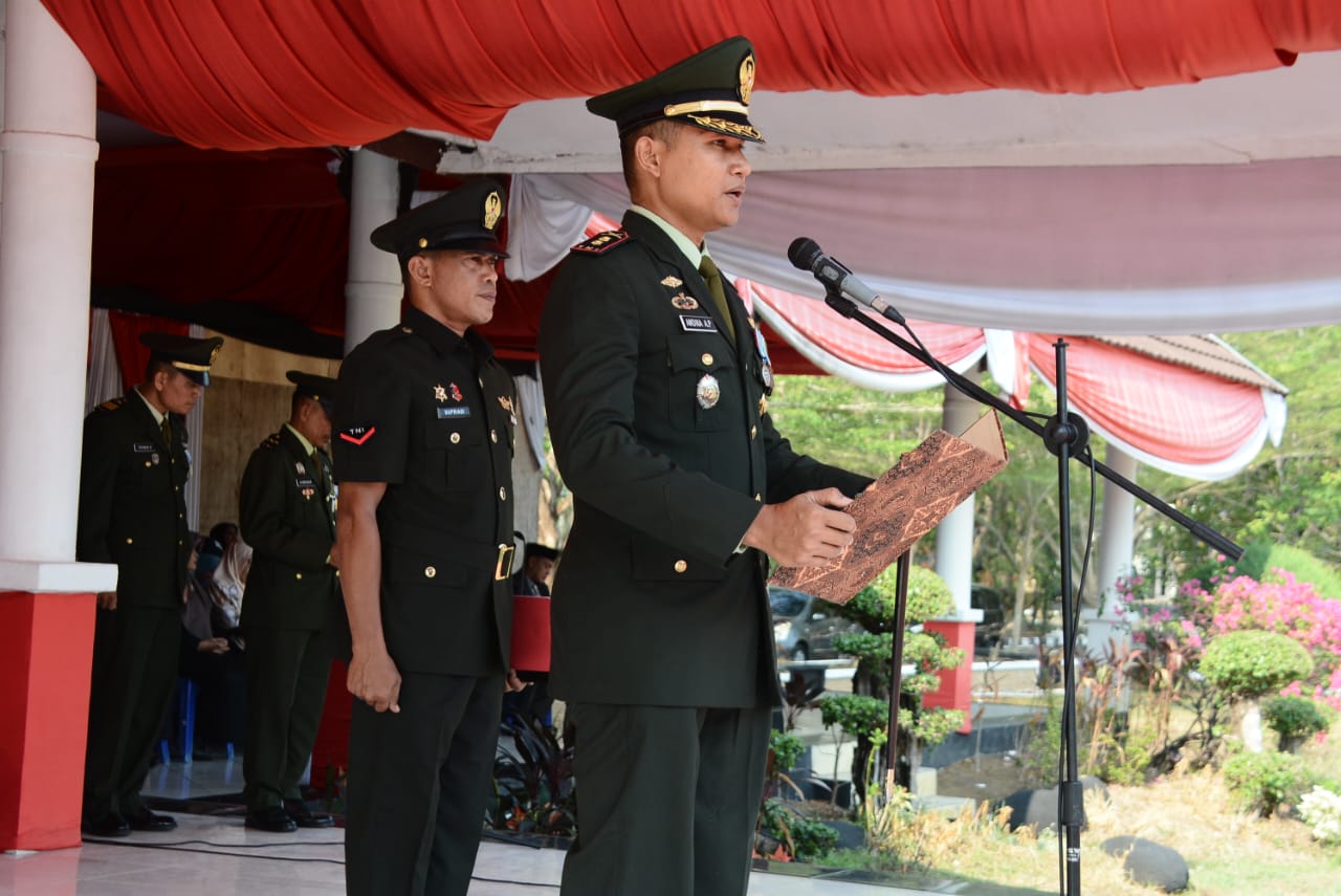 IRUP -- Hari Pahlawan ke-78 tahun 2023 diperingati di Kabupaten Sidrap, Jumat (10/11). Dandim 1420 Sidrap, Letkol (Inf) Andika Ari Prihantoro menjadi inspektur upacara peringatan Hari Pahlawan ke-78 tingkat Kabupaten Sidrap di Lapangan Kompleks SKPD, Jumat (10/11).