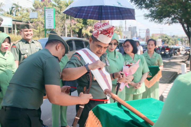 ARAHAN -- Danrem 141 Toddopuli Brigjen (TNI) Sugeng Hartono melakukan Kunker ke Kodim 1414 Toraja sekaligus memberikan pengarahan agar TNI bersikap netral di Pileg dan Pilpres 2024 tahun depan.