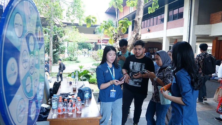 WORKSHOP -- Workshop Muda Aman Mengemudi & Paham Literasi Keuangan Sedari Dini (Muda Mudi) memberikan edukasi keselamatan berkendara. Namun juga dilengkapi literasi keuangan sebagai bentuk dukungan peningkatan literasi keuangan dari OJK.