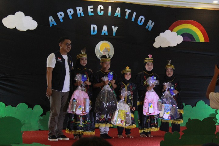 BKM/HIKMAH APPRECIATION DAY-Salah satu penampil pada Appreciation Day yang dilaksanakan KPAJ Kota Makassar, Sabtu malam (9/12). 