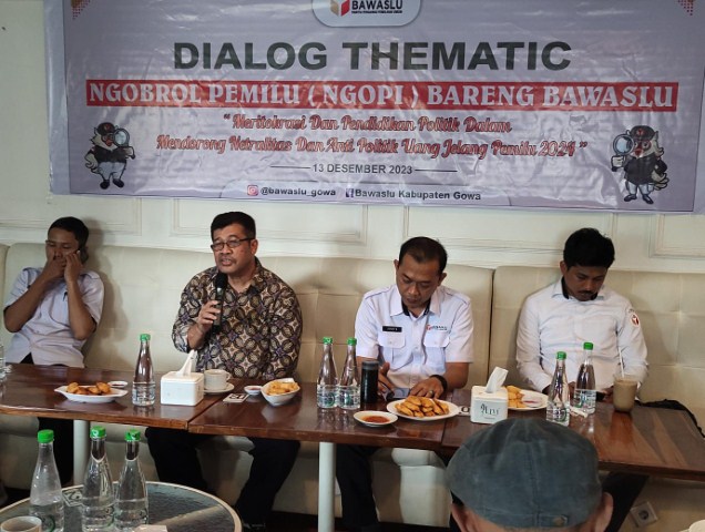 BKM/SAR  DIALOG--Bawaslu Gowa menggelar dialog tematik dengan menghadirkan media dan OKP serta narasumber mantan Ketua KPU Sulsel Ikbal Latif. 