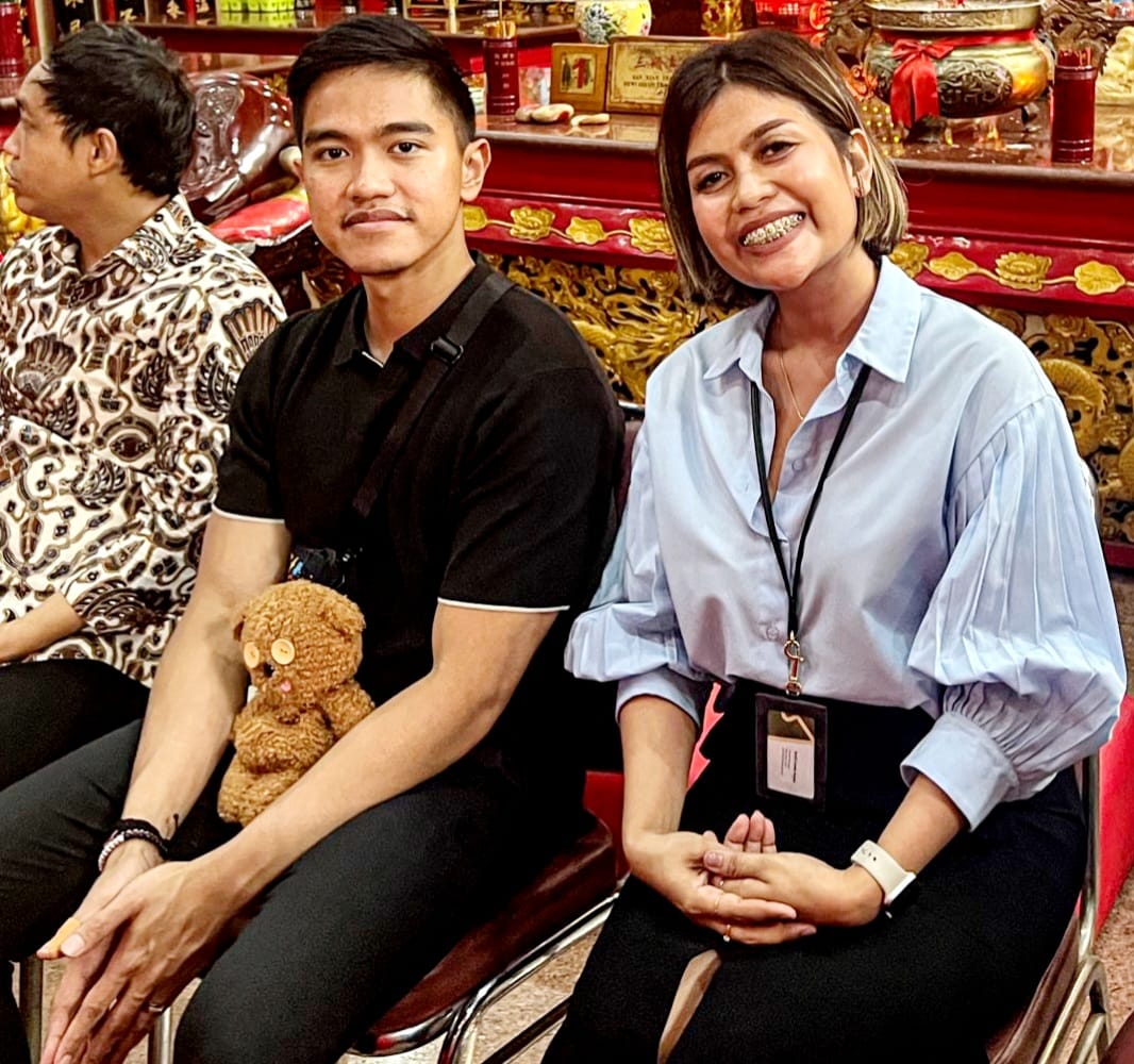IST BERSAMA--GM Makassar Golden Hotel Andi Linda Iryani bersama ketua umum DPP PSI Kaesang Pangarep usai ikut melakukan penjemputan 