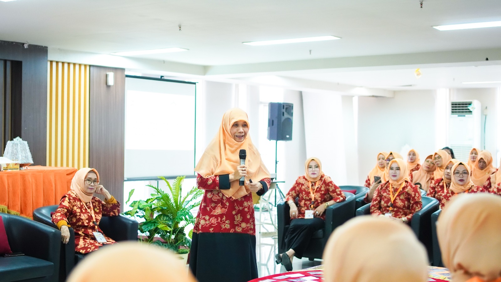 Seminar Motivasi DWP UNM Bahas Peran Istri Dukung Kinerja Suami Sebagai ASN