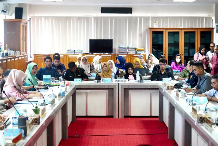 IST GELAR RDP--Wakil Ketua Komisi E DPRD Sulsel Andi Muhammad Irfan AB menggelar RDP bersama mitra kerjanya di Lantai 2 Gedung Tower, Jumat (29/12).