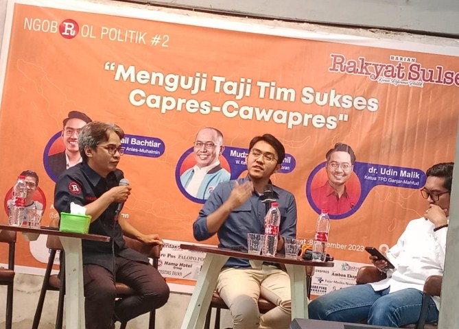 IST NGOBROL POLITIK--Politisi PKS Ismail Bachtiar, politisi Gelora Mudzakkir Ali Djamil serta politisi PPP Yusran Sofyan jadi pembicara pada ngobrol politik dengan tema 'Menguji Taji Tim Sukses Capres-Cawapres, Jumat (8/12)