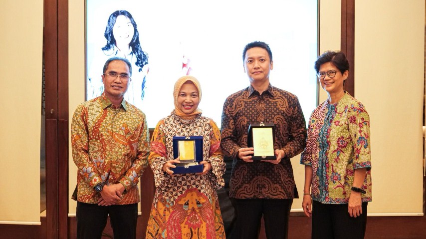 ADMEDICA -- Kiri ke kanan: Direktur Group Business Development Telkom, Honesti Basyir, Direktur Utama AdMedika, Dwi Sulistiani, CEO KlikDokter, Hendra Tjong, dan Presiden Komisaris Kalbe Farma, Irawati Setiady, saat peluncuran layanan telemedis tanpa uang tunai, kolaborasi antara AdMedika & KlikDokter beberapa waktu lalu.
