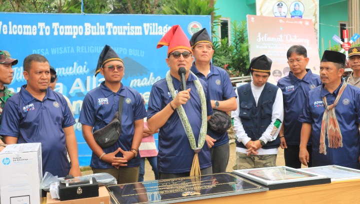 APRESIASI -- Direktur Tata Kelola Destinasi dan Pariwisata Berkelanjutan Kemenparekraf/Baparekraf, Indra Ni Tua, saat menyampaikan apresiasinya atas keberhasilan Desa Wisata Tompo Bulu Pangkep masuk dalam 75 besar ADWI 2023.