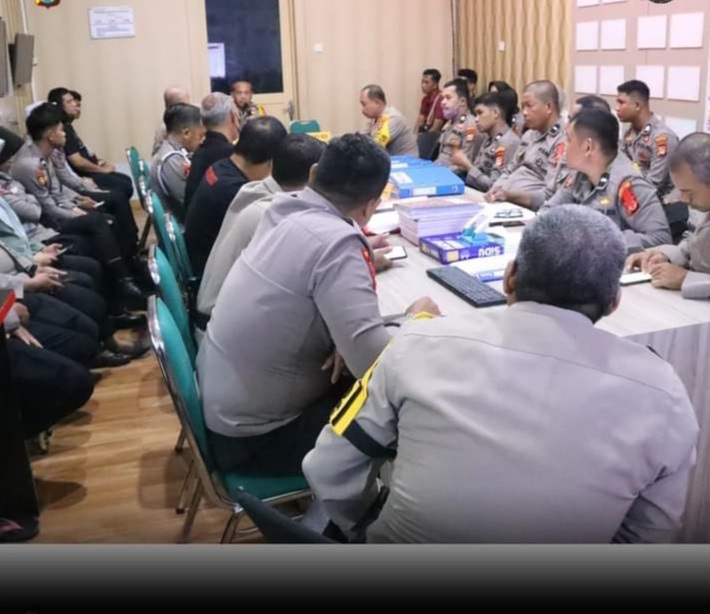 IST OPERASI -- Kapolrestabes Makassar memimpin operasi mantap brata di ruang operasi presesi mantap Polrestabes Makassar, Jalan Ahmad Yani.