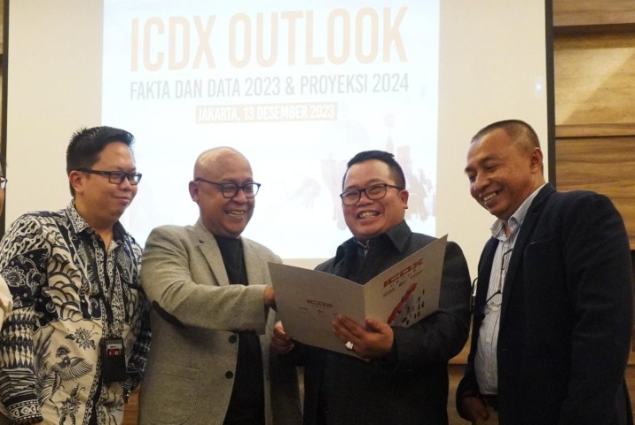 ICDX OUTLOOK -- Research and Development ICDX, Girta Yoga, Board Member ICDX Group, Fajar Wibhiyadi, Direktur Utama ICDX, Nursalam, dan Head of Corporate Communication ICDX Group, P Giri Hatmoko, di sela-sela ICDX Outlook 2023.
