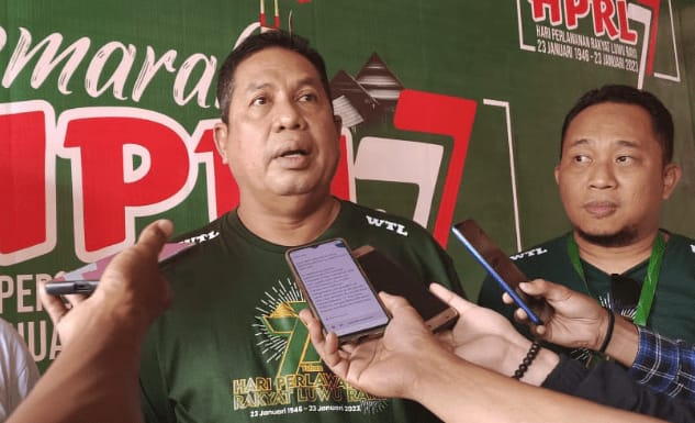 Hasbi Syamsu Ali (depan) bersama Asri Tada