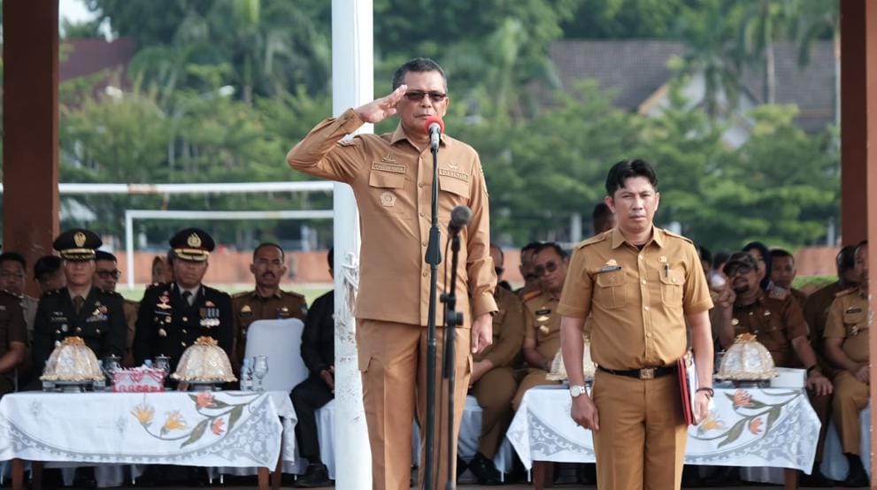 IST IRUP -- Pj Sekkab Gowa, Abd Karim Dania, saat menjadi Irup Hari Bela Negara di Lapangan RTH Syekh Yusuf Discovery. 