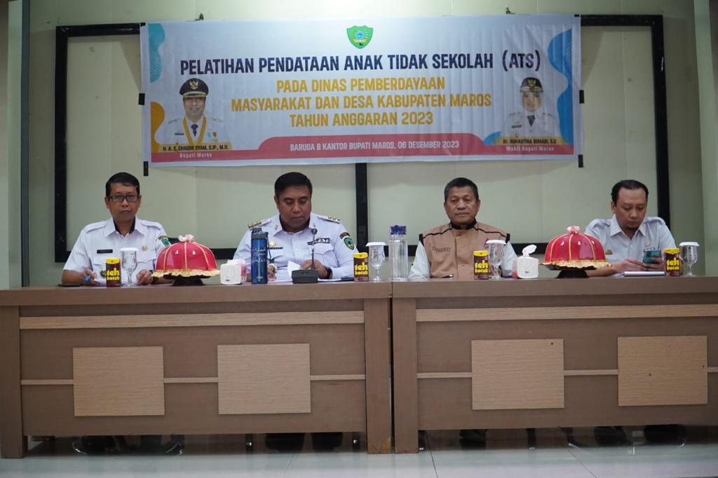 PELATIHAN -- Bupati Maros, Chaidir Syam ketika menghadiri pelatihan pendataan ATS bagi aparatur desa se-Kabupaten Maros.