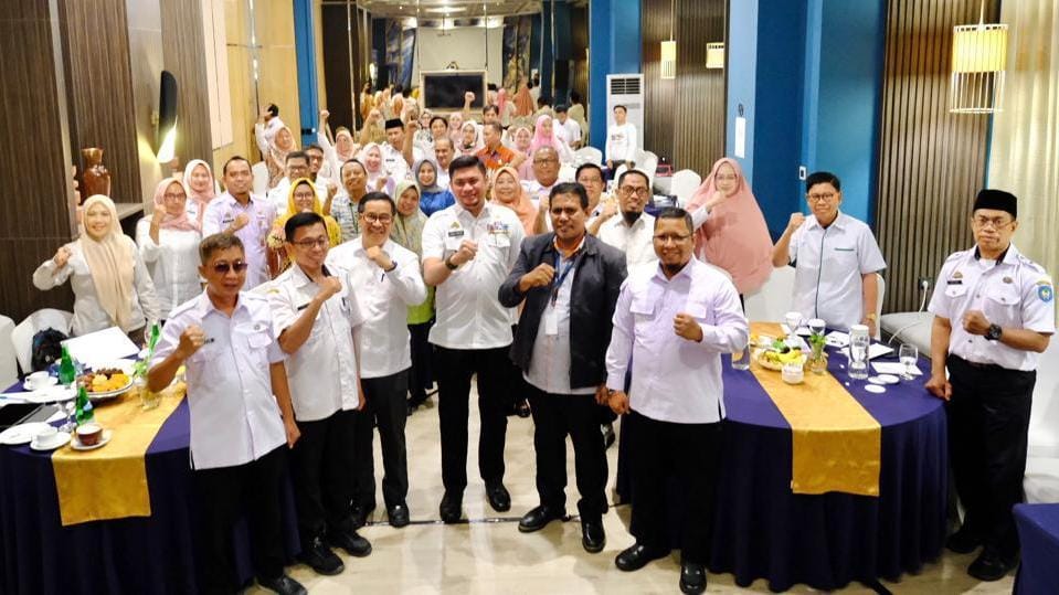 IST PENGUATAN -- Bupati Gowa, Adnan P Ichsan bersama para stakeholder dalan kegiatan penguatan program CSR untuk percepatan pembangunan daerah. 