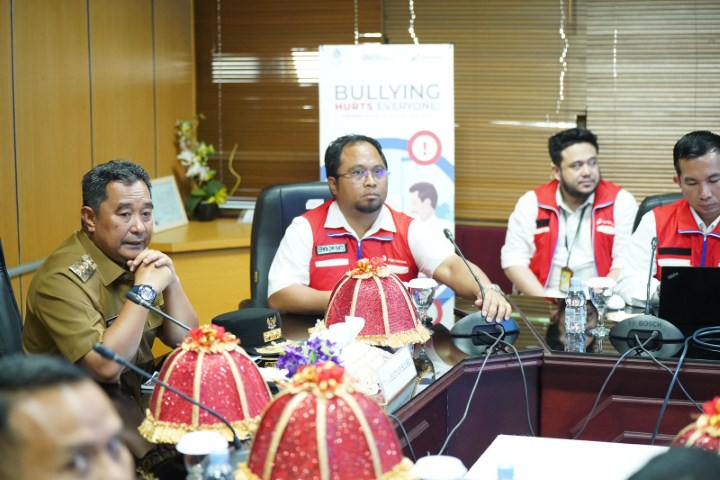 BERTEMU -- Pj Gubernur Sulsel, Bahtiar Baharuddin saat bertemu langsung dengan jajaran Pertamina Patra Niaga Regional Sulawesi beberapa hari lalu 