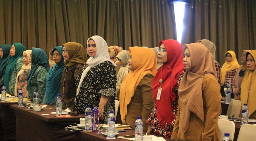 IST BIMTEK -- Para guru dan Bunda PAUD yang tengah menjalani bimtek program Transisi PAUD ke SD yang dibuka Bunda PAUD Gowa Priska Paramita Adnan. 
