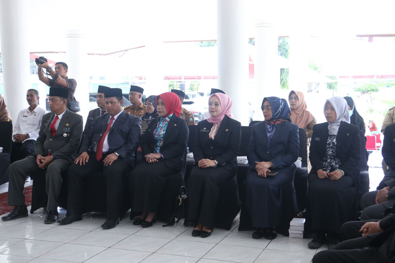 LANTIK -- Bupati Bulukumba Andi Muchtar Ali Yusuf melantik dan mengambil sumpah empat orang Kepala Dinas (Kadis) hasil seleksi terbuka (Selter) di Pendopo Rumah Jabatan Bupati Bulukumba, Rabu (20/12)