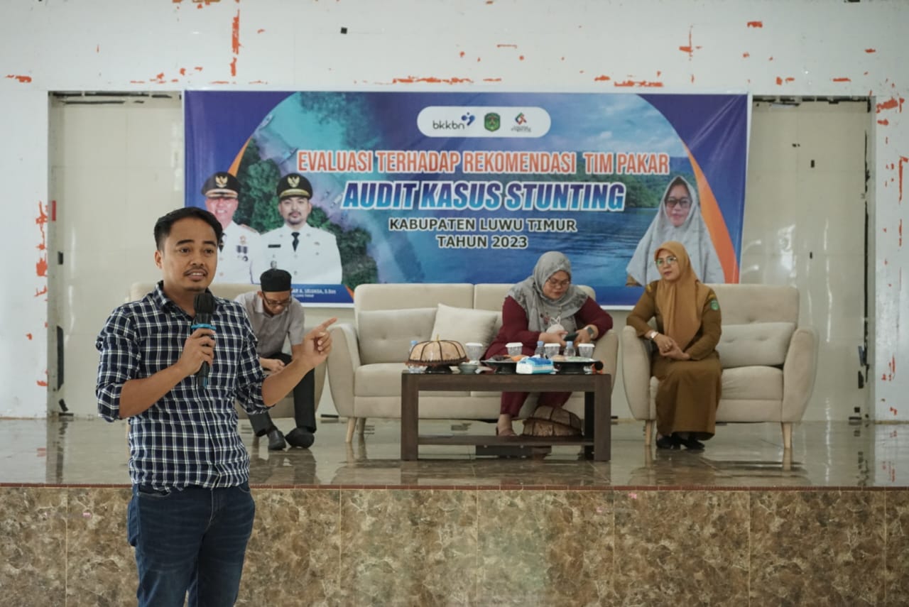 EVALUASI -- Dinas Pengendalian Penduduk dan Keluarga Berencana (DP2KB) Kabupaten Luwu Timur menggelar evaluasi terhadap rekomendasi tim pakar audit kasus stunting di Gedung Wanita Simpurusiang Malili, Selasa (19/12).