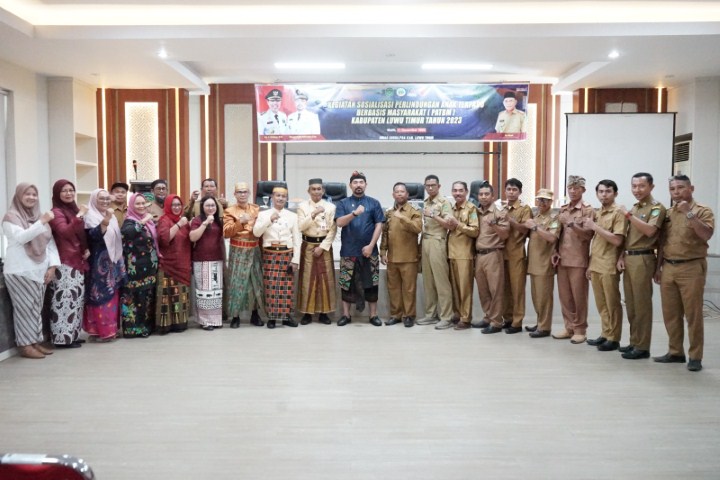 BUKA -- Wakil Bupati Luwu Timur, Mochammad Akbar Andi Leluasa membuka kegiatan sosialisasi Perlindungan Anak Terpadu Berbasis Masyarakat (PATBM) Tahun 2023 di Aula Sasana Praja Kantor Bupati Lutim, Senin (11/12).