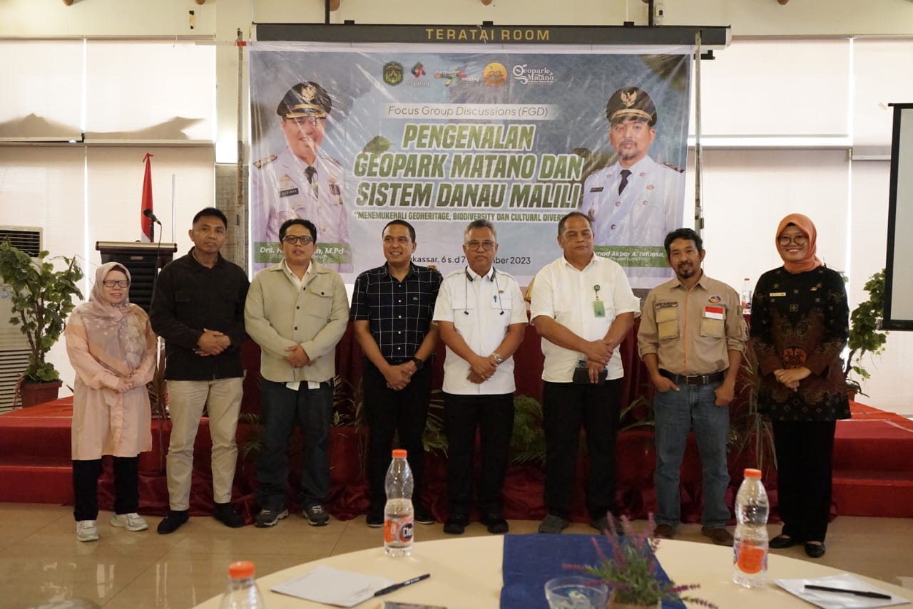 FGD -- Bupati Luwu Timur, H Budiman didampingi Kadis Pariwisata, Pemuda dan Olahraga, Andi Tabacina Akhmad membuka kegiatan Focus Group Discussions (FGD) Pengenalan Geopark Matano dan Sistem Danau Malili di Hotel Horison Ultima Makassar baru-baru ini.