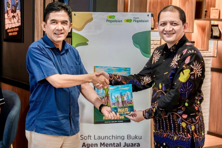 PELUNCURAN BUKU -- Suasana peluncuran buku 'Agen Mental Juara' yang dilakukan SVP Hubungan Kelembagaan PT Pegadaian, Ferry Hariawan.