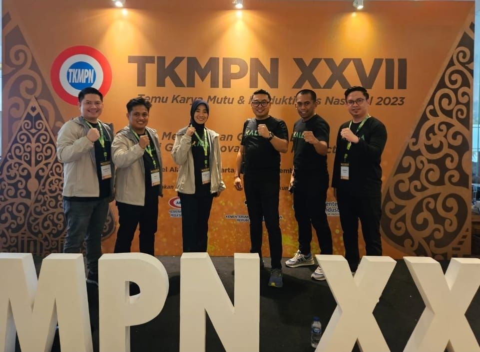 PENGHARGAAN -- Tim Kalla Toyota Urip Sumoharjo yang berhasil meraih Platinum Achievement dengan judul Increase Branch Productivity dalam gelaran TKMPN ke-27 tahun 2023.