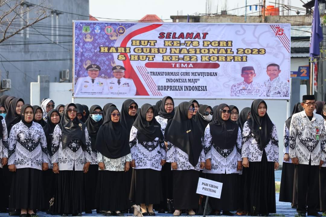 REUNI -- PNS angkatan 2003 Kabupaten Luwu Timur menggelar reuni dalam rangka memperingati 20 tahun pengabdian sebagai aparatur sipil negara di Bumi Batara guru sejak diangkat sebagai PNS terhitung 01 Desember 2003 silam.