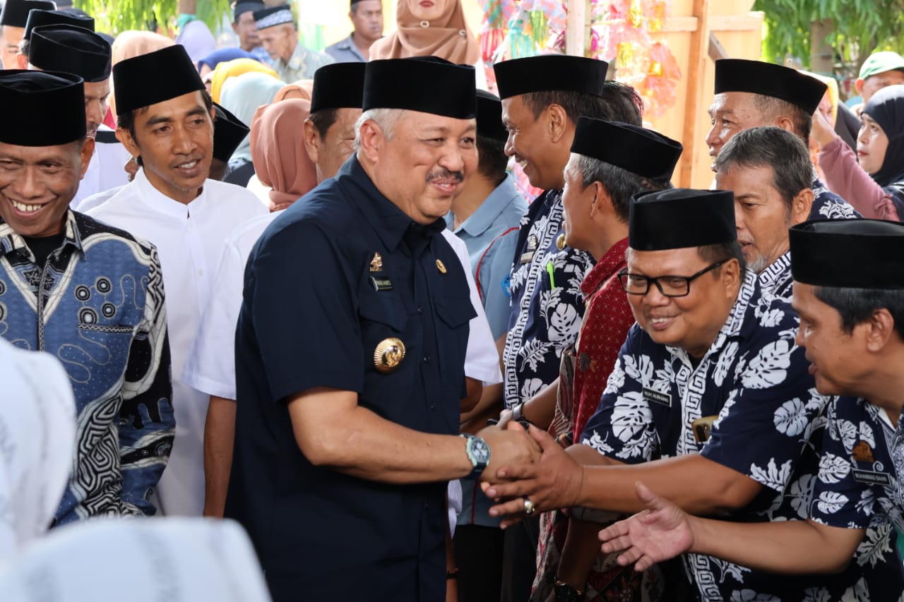 MAULID -- Masyarakat dan Pemerintah Kecamatan Duampanua menggelar perayaan Maulid Nabi Muhammad SAW di Lapangan Sepakbola Desa Paria, Kamis (7/12). 