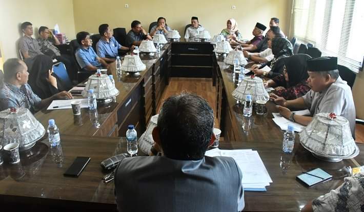 RAPIM -- DPRD Kabupaten Pinrang menggelar rapat pimpinan (Rapim) dengan agenda pengumuman usul pemberhentian Bupati dan Wakil Bupati Pinrang masa jabatan 2019-2024, penetapan Propemperda Tahun 2024, surat Ketua Komisi I DPRD Kabupaten Pinrang dan pengusulan nama calon Pj Bupati Pinrang, Jumat (1/12).