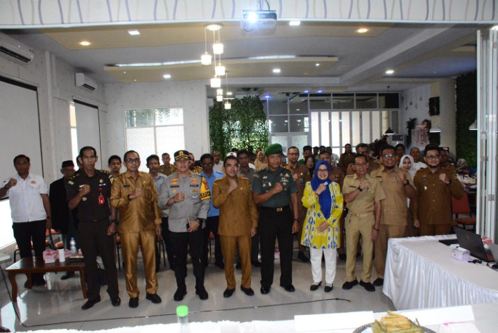 KONSULTASI -- Pemkab Sidrap menggelar forum konsultasi publik RPJPD tahun 2025-2045 di Hadide Cafe dan Resto lantai 2, Pangkajene Sidenreng, Selasa (19/12)
