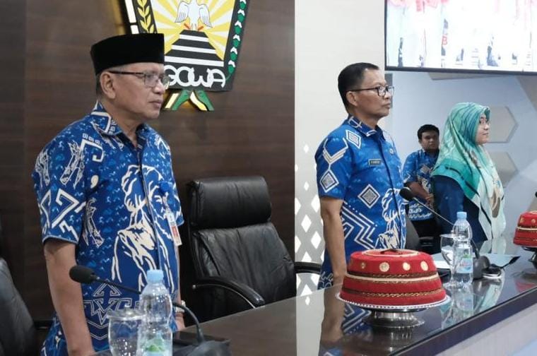 IST SOSIALISASI -- Kadis Kominfo SP Gowa, Arifuddin Saeni mendampingi Asisten Bidang Admum, Firman Djamaluddin, saat pembukaan sosialisasi KIM. 