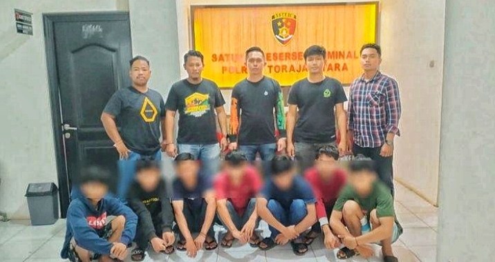 DISEL -- Ketuju pelaku yang mencabuli paksa anak dibawa umur berhasil diamankan polisi dan kini mendekan dibalik jeruji besi Polres Torut untuk mempertanggungjawabkan perbuatanya.