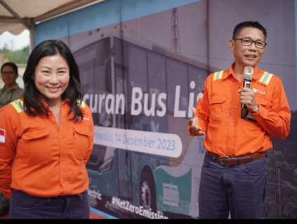CEO PT Vale Indonesia Tbk, Febriany Eddy (kiri)