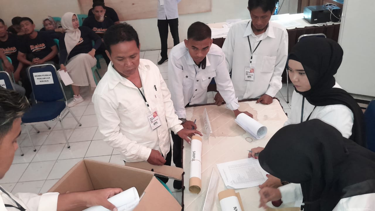 IST SIMULASI--KPU Kabupaten Sidrap melakukan simulasi pemungutan dan penghitungan suara di aula kantor KPU Sidrap, Jalan Ressang No 6 Pangkajene, Kecamatan Maritenggae, Rabu (31/1)