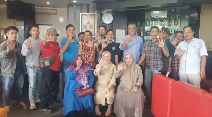 IST SOLID--Para perwakilan Ketua Serikat Buruh di Sulsel menyatakan solid memenangkan Tenri Olle Yasin Limpo di DPR RI 2024-2029.