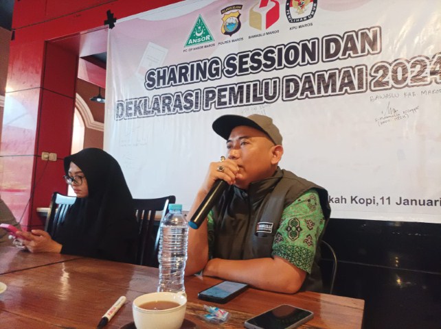 IST DEKLARASI--Bawaslu Kabupaten Maros menggelar deklaras pemilu damai di Berkah Kopi Maros, Kamis (11/1)