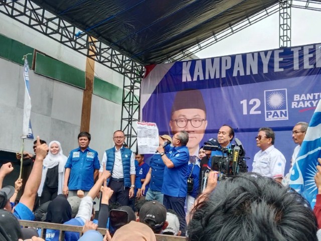 IST KAMPANYE--Ketua umum DPP PAN Zulkifli Hasan ketika melakukan kampanye di Kecamatan Bontoala Kota Makassar, Rabu (24/1) 