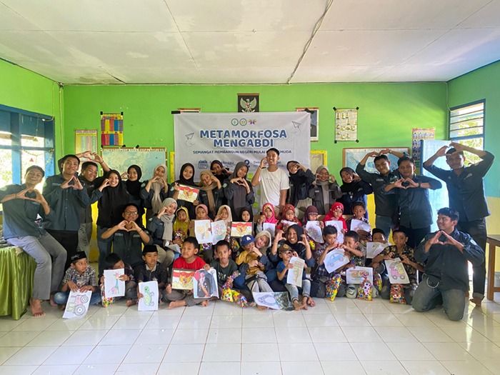 BEM Polbangtan Gowa Bantu Pelajar MIS Al Ma’arif Tuhoi