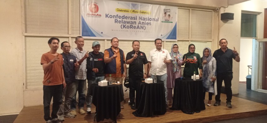 IST KETERANGAN--Ketua umum KoReAn Muhammad Ramli Rahim setelah memberikan keterangan pers di Makassar, Senin (1/1) malam.