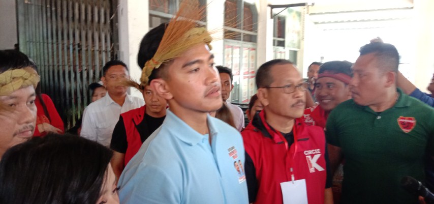 IST KAMPANYE--Ketua umum DPP PSI Kaesang Pangarep memberikan motivasi pada pengurus, kader maupun simpatisan ketika berkampanye di GOR Sudiang Makassar, Senin (29/1). Kaesang juga berkampanye di Toraja Utara 