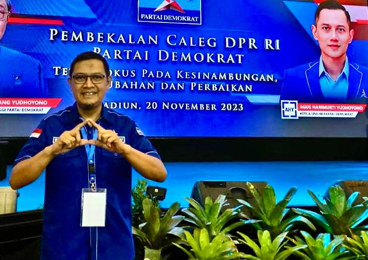 IST PEMBEKALAN--Politisi Partai Demokrat selaku Caleg DPR RI dari Dapil Sulsel I Abdul Rachmat Noer ketyika mengikuti pembekalan 