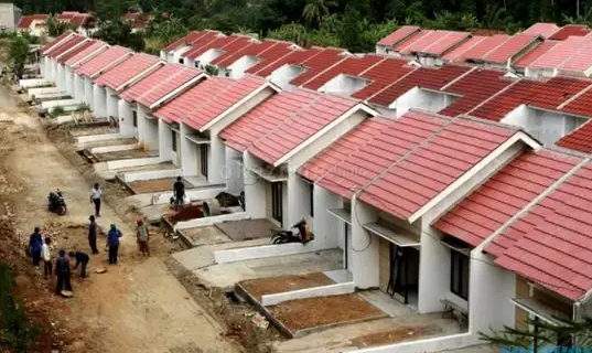 int PSU-- Disperkim Kota Makassar berupaya mengambil alih PSU yang belum diserahkan pihak developer atau pengembang termasuk melakukan verifikasi PSU di 15 perumahan.Tampak pembangunan perumahan.