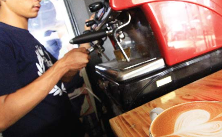 Latih 50 Pemuda Maros Jadi Barista