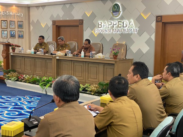 ist PERTEMUAN--Pj Sekda Sulsel, Andi Muhammad Arsjad, melakukan koordinasi ke Pemprov Jawa Barat. Pertemuan berlangsung di Ruang Rapat Kantor Bappeda Provinsi Jawa Barat, Senin (15/1) lalu. 