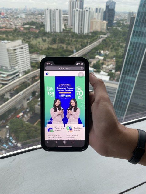 MUDAHKAN PELANGGAN -- Penjualan online XL Store merupakan cara XL Axiata untuk memberikan kemudahan kepada pelanggan setianya.